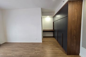 THE PULSE RESIDENCE & THE PULSE