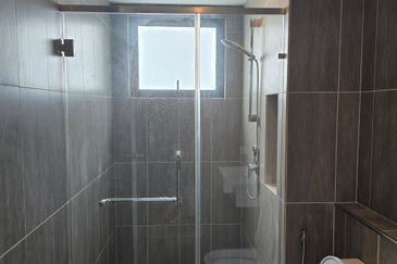 THE PULSE RESIDENCE & THE PULSE