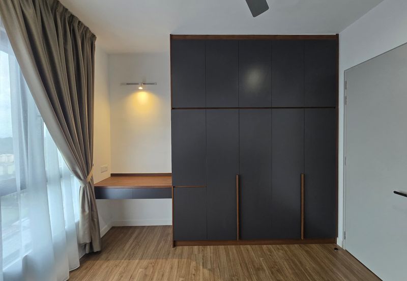 THE PULSE RESIDENCE & THE PULSE