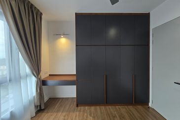 THE PULSE RESIDENCE & THE PULSE