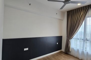 THE PULSE RESIDENCE & THE PULSE