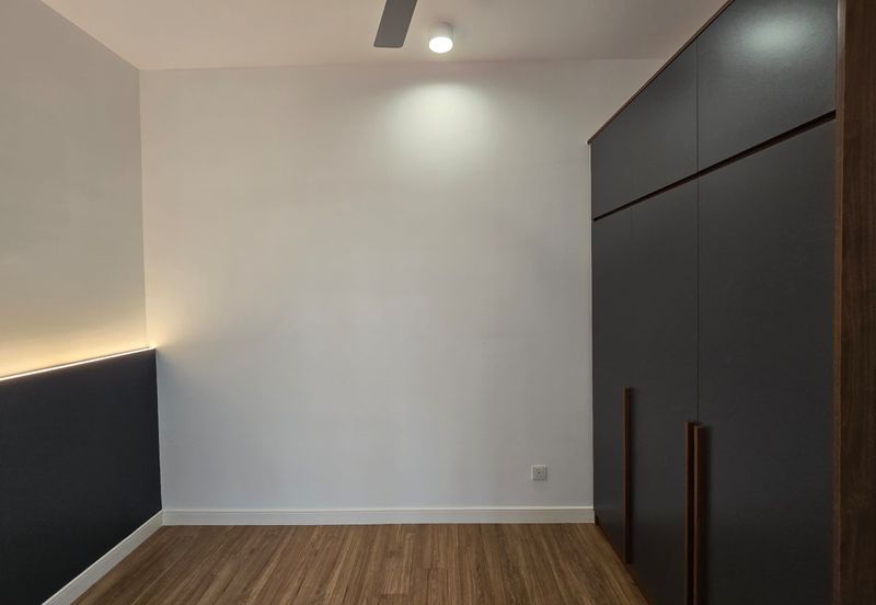 THE PULSE RESIDENCE & THE PULSE