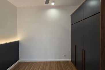 THE PULSE RESIDENCE & THE PULSE