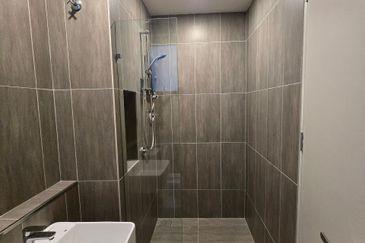 THE PULSE RESIDENCE & THE PULSE