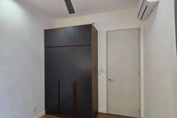 THE PULSE RESIDENCE & THE PULSE