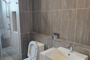 THE PULSE RESIDENCE & THE PULSE