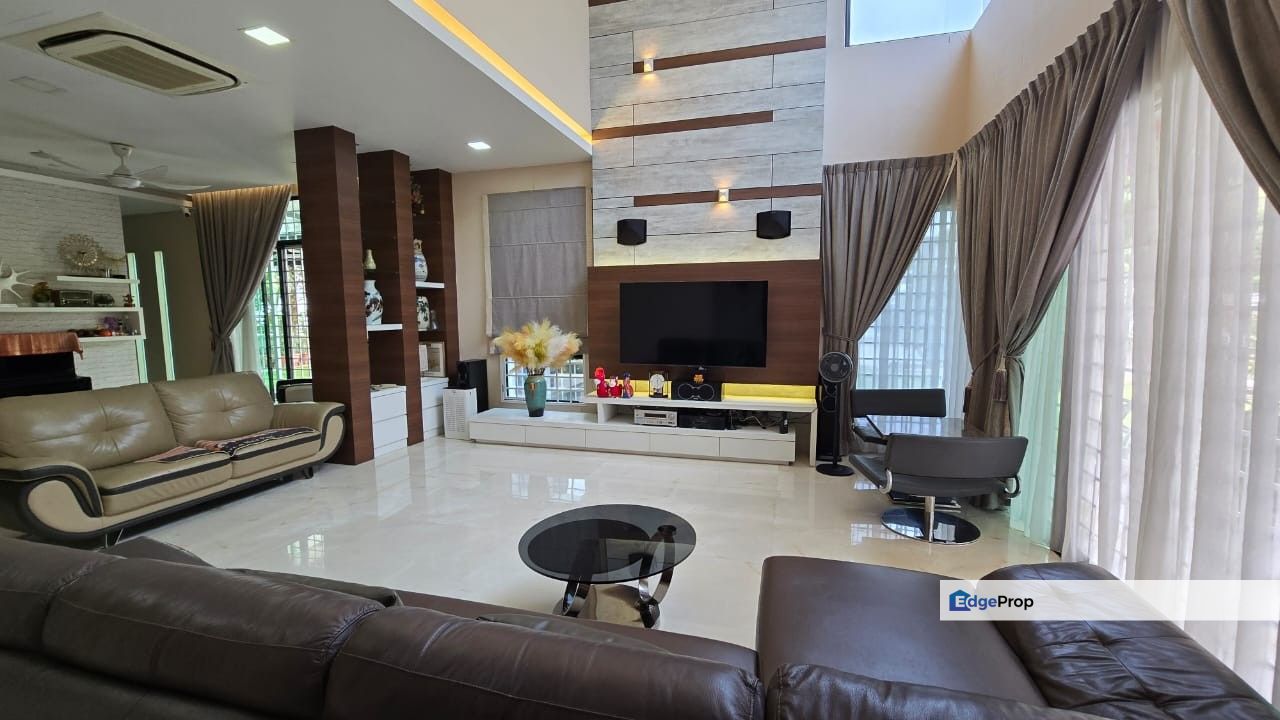 Akira @ 16 Sierra (Sierra 9),puchong South, selangor , Selangor, Puchong South