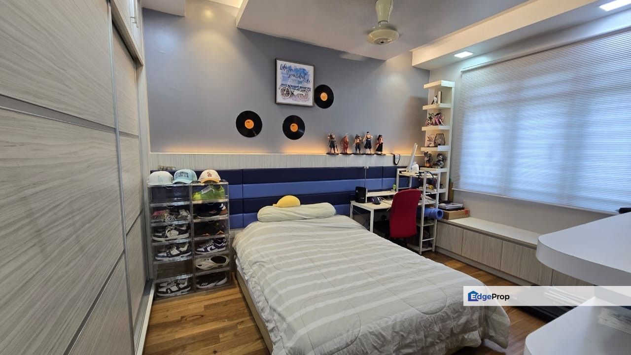 Akira @ 16 Sierra (Sierra 9),puchong South, selangor , Selangor, Puchong South