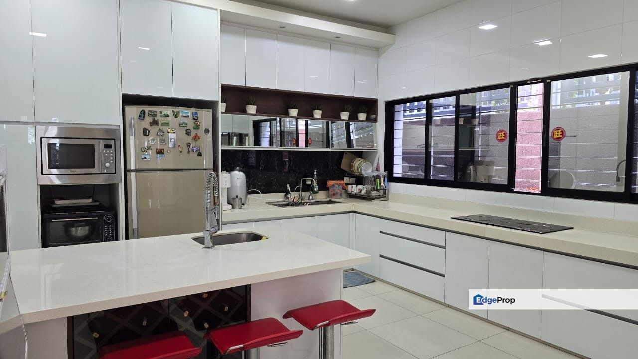 Akira @ 16 Sierra (Sierra 9),puchong South, selangor , Selangor, Puchong South