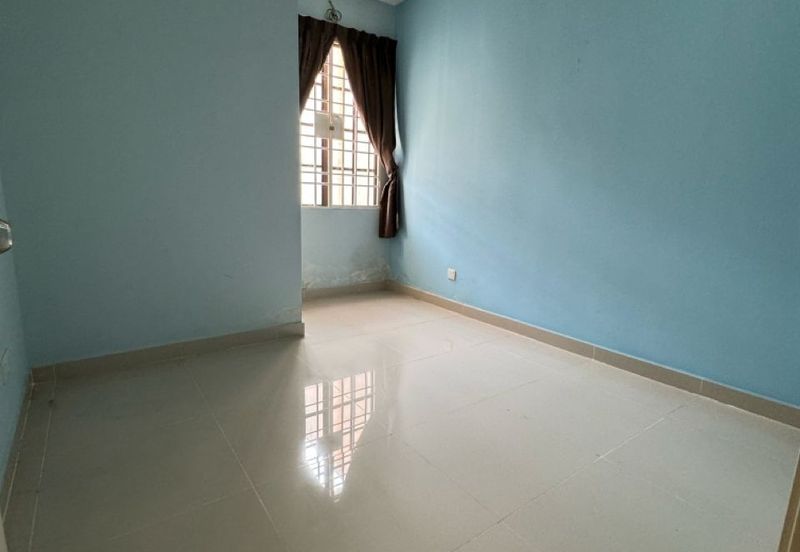 Bandar Puteri Puchong, Puteri 6, renovated unit fully extended kitchen area 