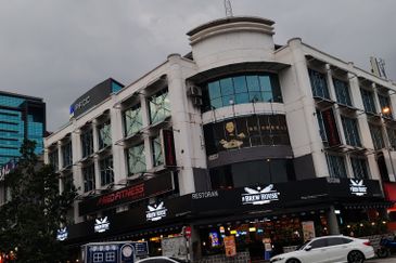 Bandar Puteri Puchong, Shop lot Ground floor for rent