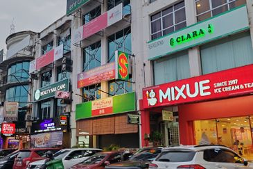 bandar puteri puchong,4 storey shop ,puchong,selangor