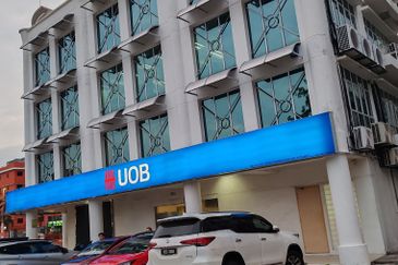 bandar puteri puchong,4 storey shop ,puchong,selangor