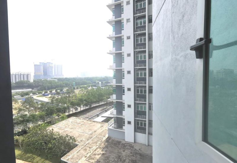 La Thea Residences @ 16 Sierra