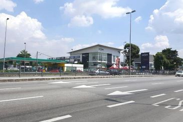 Facing Puchong LDP Commercial Land For Sale