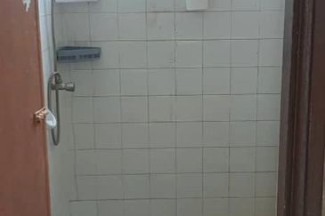 Kekwa Apartment @ Putra Perdana