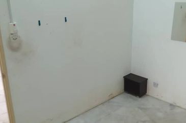 Kekwa Apartment @ Putra Perdana