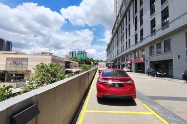 Equine Residence Shoplot