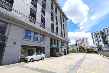 Equine Residence Shoplot