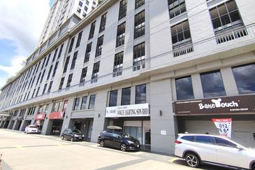 Equine Residence Shoplot