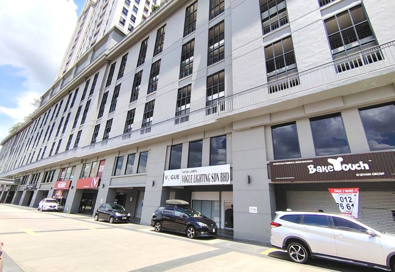 Equine Residence Shoplot