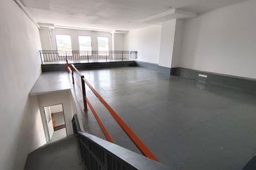 Equine Residence Shoplot