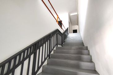 Equine Residence Shoplot