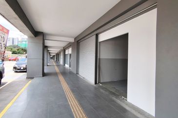 Equine Residence Shoplot