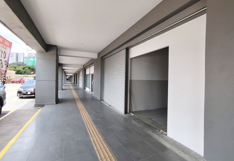 Equine Residence Shoplot