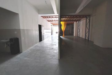 Equine Residence Shoplot