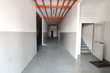 Equine Residence Shoplot