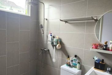 Damaris @ Ara Sendayan