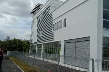 Nilai, 3 Storey Semi-D Brand New Industry, with Lift and Office, Facing Main Road