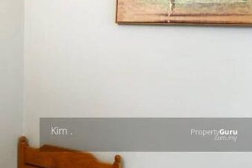 Glen Court, Bandar Sungai Long