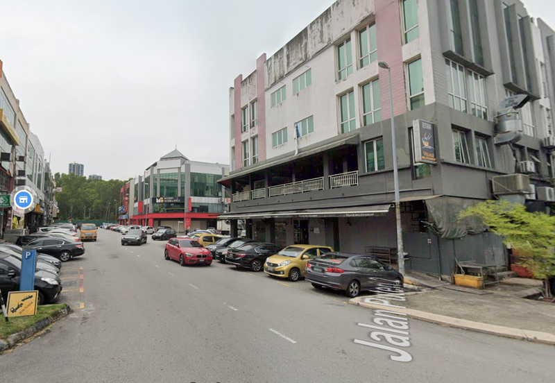 Bandar Puteri Puchong [Rented out]Ground Floor Shop lot, 1st, 2nd & 3rd Floor