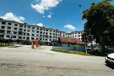 Dahlia Apartment, Putra Perdana