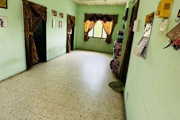 Dahlia Apartment, Putra Perdana