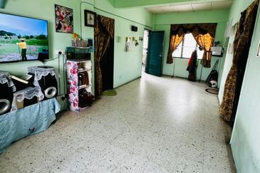 Dahlia Apartment, Putra Perdana