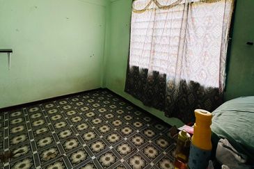 Dahlia Apartment, Putra Perdana