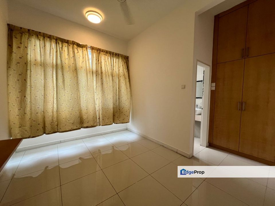 Skypod Residences 1033sf Freehold near IOI Mall Lrt Boulevard Puchong, Selangor, Puchong