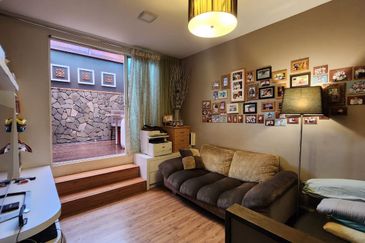 Double Storey Bandar Puteri 11 Renovated 