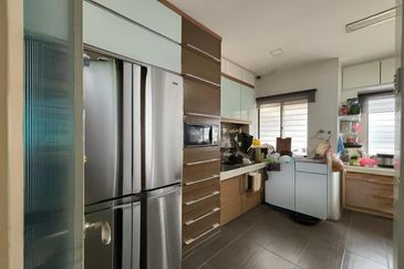 Double Storey Bandar Puteri 11 Renovated 