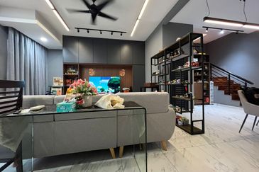 2 Sty Bandar Puteri 6 Zarra Renovated 22x75