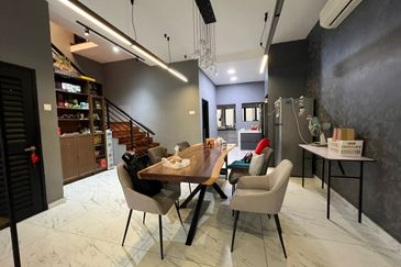 2 Sty Bandar Puteri 6 Zarra Renovated 22x75