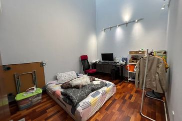 2 Sty Bandar Puteri 6 Zarra Renovated 22x75