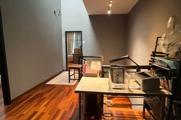 2 Sty Bandar Puteri 6 Zarra Renovated 22x75