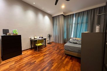 2 Sty Bandar Puteri 6 Zarra Renovated 22x75