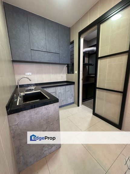 GEO Bukit Rimau NICE HOUSE Facing Pool 3R2B Shah Alam v Semi Furnished, Selangor, Shah Alam