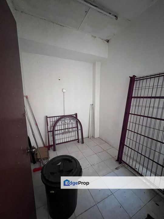 Walk-up SHOP Apartment Dato Dagang 3R2B 650sqft selling cheap RM115K (Can Full LOAN), Selangor, Klang