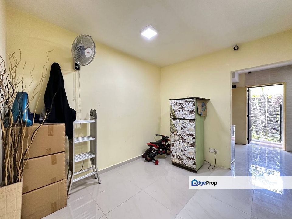 RENOVATED LOW COST TERRACE HOUSE AT TAMAN KANTAN PERMAI KAJANG, Selangor, Kajang